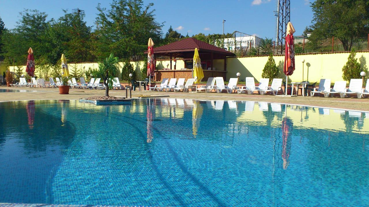 Hotel Mimoza Razgrad ภายนอก รูปภาพ