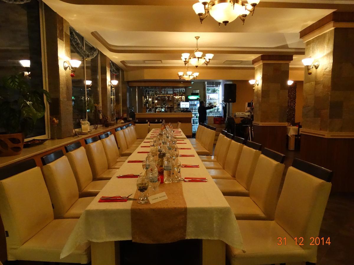 Hotel Mimoza Razgrad ภายนอก รูปภาพ