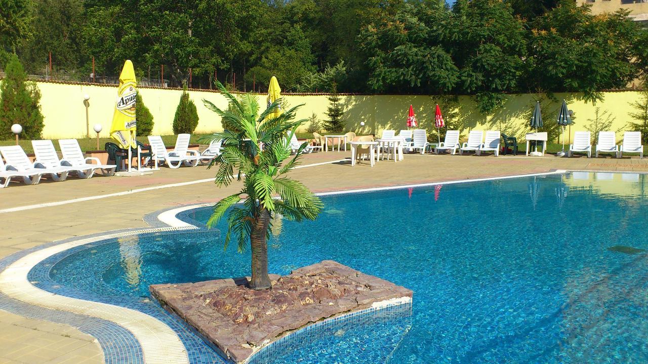 Hotel Mimoza Razgrad ภายนอก รูปภาพ