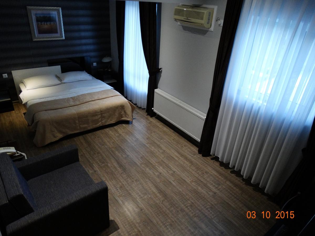 Hotel Mimoza Razgrad ภายนอก รูปภาพ
