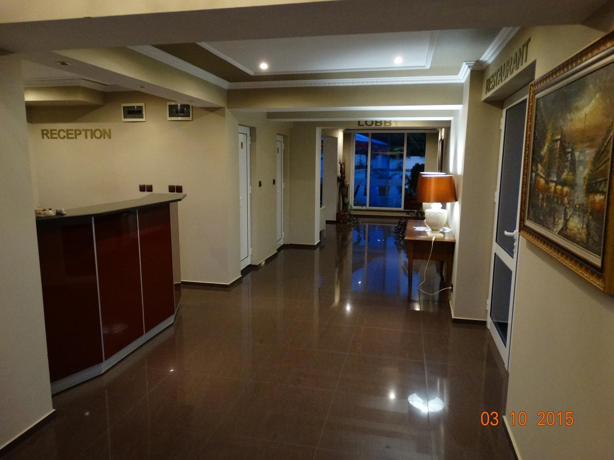 Hotel Mimoza Razgrad ภายนอก รูปภาพ