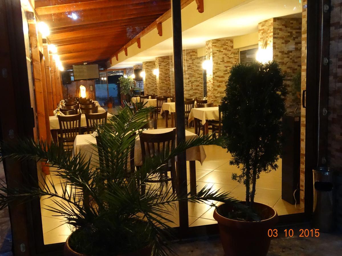 Hotel Mimoza Razgrad ภายนอก รูปภาพ
