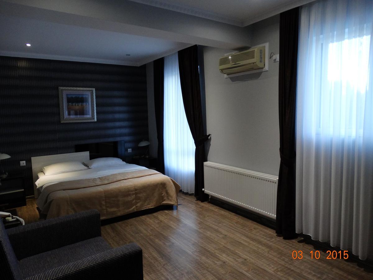 Hotel Mimoza Razgrad ภายนอก รูปภาพ