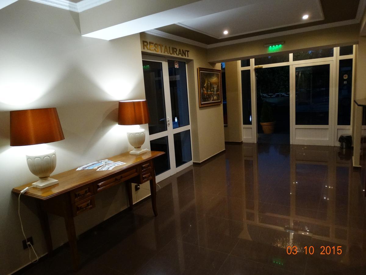 Hotel Mimoza Razgrad ภายนอก รูปภาพ
