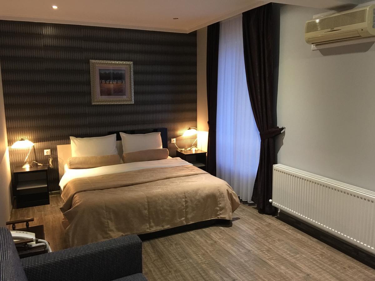 Hotel Mimoza Razgrad ภายนอก รูปภาพ